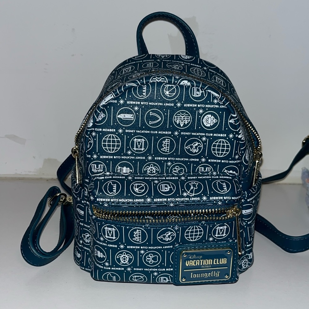 New Disney Vacation Club member loungefly backpack
